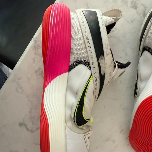 Women's Nike React Hyperset SE Volleyball Shoes White/Crimson Pink - Picture 5 of 10